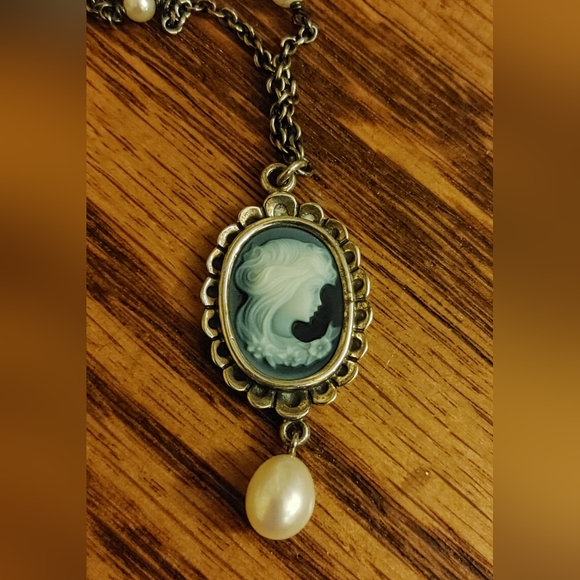 Pandora: Rare, Retired Sterling Silver Cameo, Pearl Necklace - Picture 3 of 7